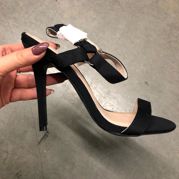 NIB Classic black heels faux suede Qupid - Picture 3 of 3